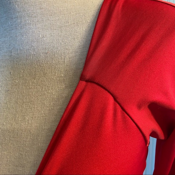Red Long Sleeve Front Knot Cut Out Back Top Size XS - Picture 11 of 16